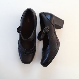 Clarks Mary Jane Size 10, Black Leather